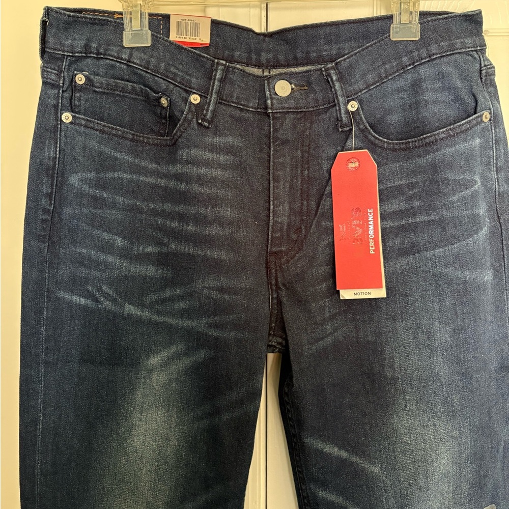 Levi's 514 34x34 fits below waist regular fit through thigh Light Blue fit Jeans